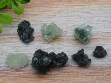 WAVELLITE ROCK STONE LAPIDARY SPECIMEN