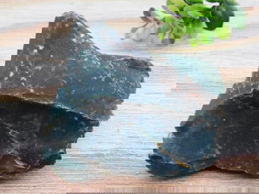 BLOODSTONE ROCK STONE LAPIDARY SPECIMEN