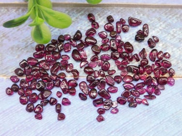 GARNET ROCK STONE LAPIDARY SPECIMEN