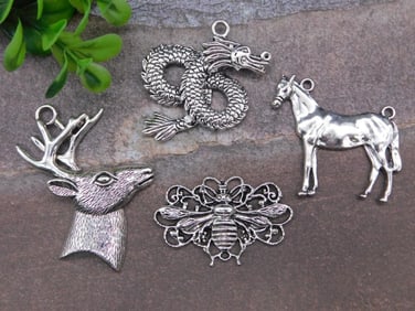 MIXED PENDANT LOT