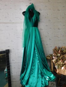 Emerald Green Sleeveless Evening Gown With Shawl