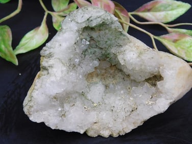 Quartz Geode With Crystals Rock Formation 222 Grams