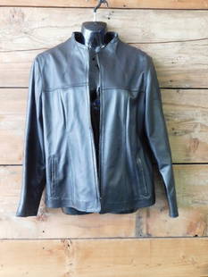 La-Rose Black Leather Jacket, Size L, Full Zip Front: This La-Rose black leather jacket is designed in size L. It features a full zip front closure for convenience and a modern look. The jacket has a clean-lined style with two front pockets and a comfort