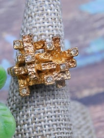 Abstract Ring with Geometric Design