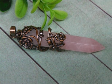 ROSE QUARTZ PENDANT ROCK STONE LAPIDARY SPECIMEN