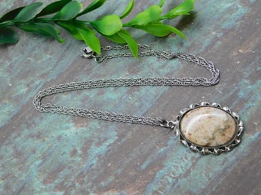 LACE AGATE PENDANT ON CHAIN NECKLACE ROCK STONE LAPIDARY SPECIMEN