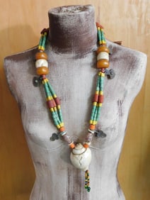 AFRICAN TRADE BEADS ROCK STONE LAPIDARY SPECIMEN