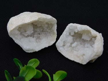 Geode ROCK STONE LAPIDARY SPECIMEN