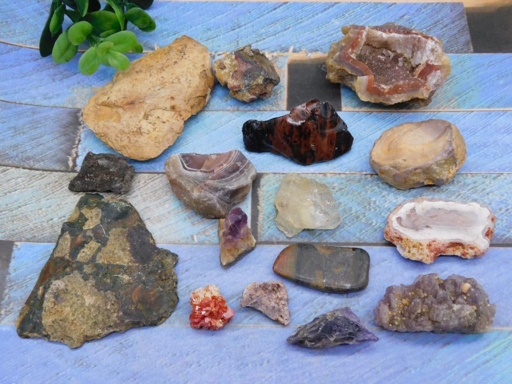 MIXED ROUGH ROCK STONE LAPIDARY SPECIMEN: MIXED ROUGH ROCK STONE LAPIDARY SPECIMEN