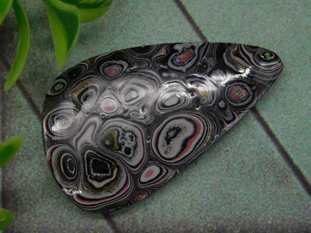 FORDITE MOTOR CITY AGATE CABOCHON ROCK STONE LAPIDARY SPECIMEN: FORDITE MOTOR CITY AGATE CABOCHON ROCK STONE LAPIDARY SPECIMEN