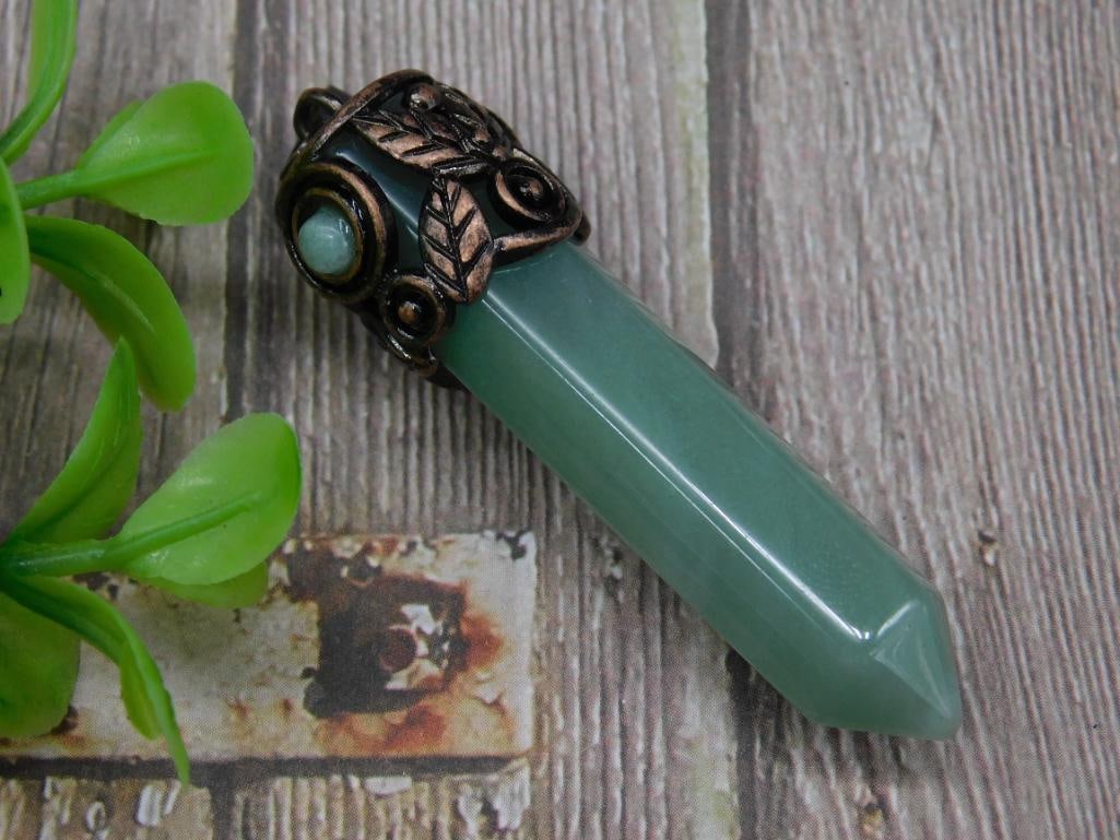 AVENTURINE PENDANT ROCK STONE LAPIDARY SPECIMEN: AVENTURINE PENDANT ROCK STONE LAPIDARY SPECIMEN