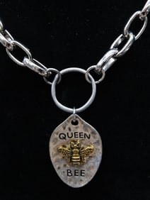 QUEEN BEE NECKLACE
