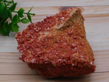 VANADINITE ROCK STONE LAPIDARY SPECIMEN