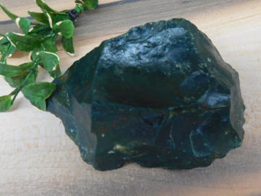 BLOODSTONE ROCK STONE LAPIDARY SPECIMEN