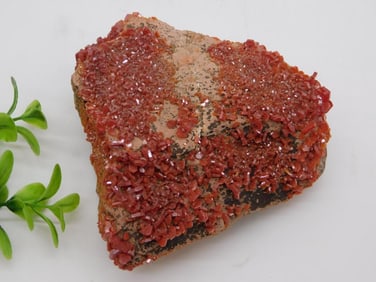 VANADINITE ROCK STONE LAPIDARY SPECIMEN