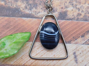 BANDED AGATE PENDANT ON CHAIN NECKLACE ROCK STONE LAPIDARY SPECIMEN
