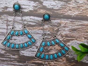 COSTUME JEWELRY EARRINGS