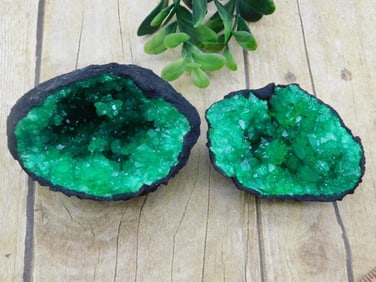 GREEN GEODE ROCK STONE LAPIDARY SPECIMEN