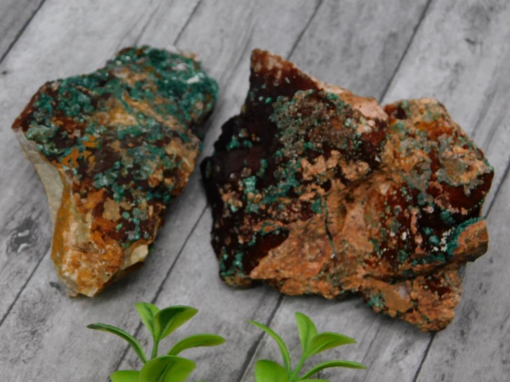 MALACHITE ROCK STONE LAPIDARY SPECIMEN: MALACHITE ROCK STONE LAPIDARY SPECIMEN