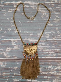 STONE AND FRINGE NECKLACE