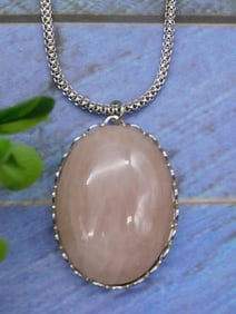 ROSE QUARTZ PENDANT ON CHAIN NECKLACE