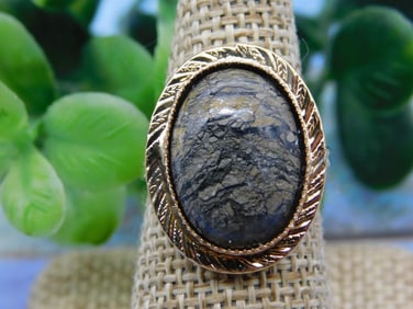 GENUINE STONE RING ROCK STONE LAPIDARY SPECIMEN