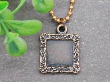 FRAME NECKLACE