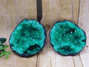 GREEN GEODE ROCK STONE LAPIDARY SPECIMEN