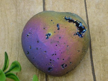 DRUZY TITANIUM HEART ROCK STONE LAPIDARY SPECIMEN
