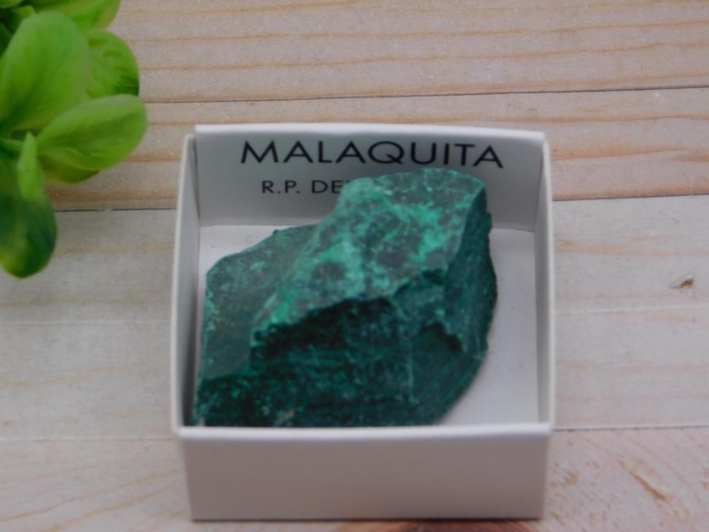 MALACHITE ROCK STONE LAPIDARY SPECIMEN: MALACHITE ROCK STONE LAPIDARY SPECIMEN