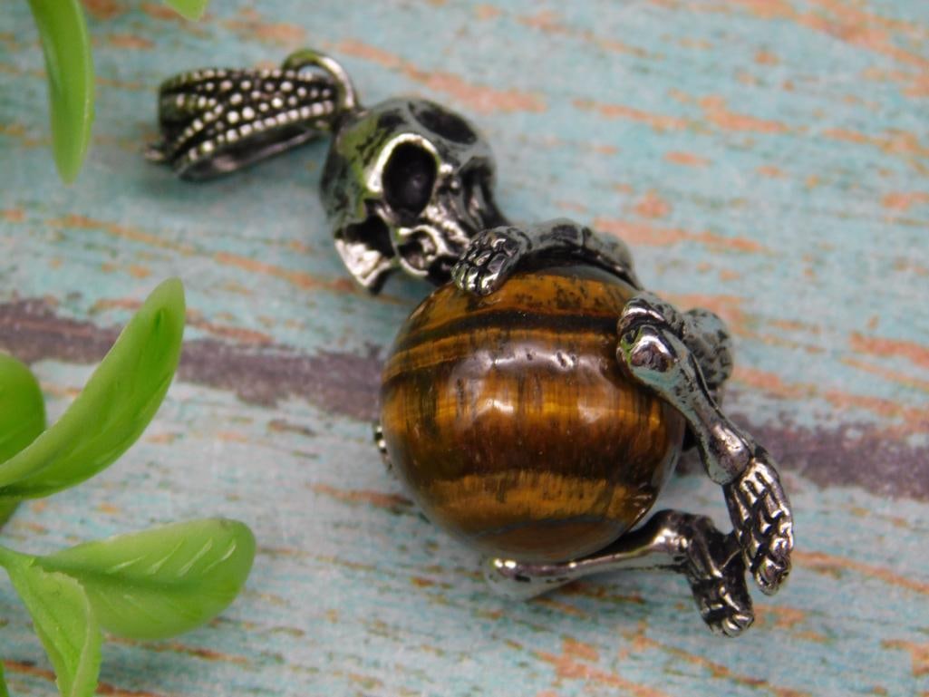 TIGER EYE WITH SKELETON PENDANT ROCK STONE LAPIDARY SPECIMEN: TIGER EYE WITH SKELETON PENDANT ROCK STONE LAPIDARY SPECIMEN