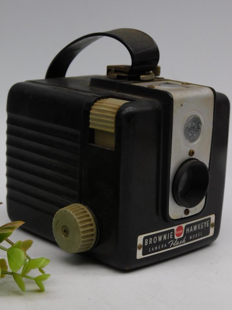 Kodak Brownie Hawkeye Flash Model Camera: Kodak Brownie Hawkeye Flash Model Camera
