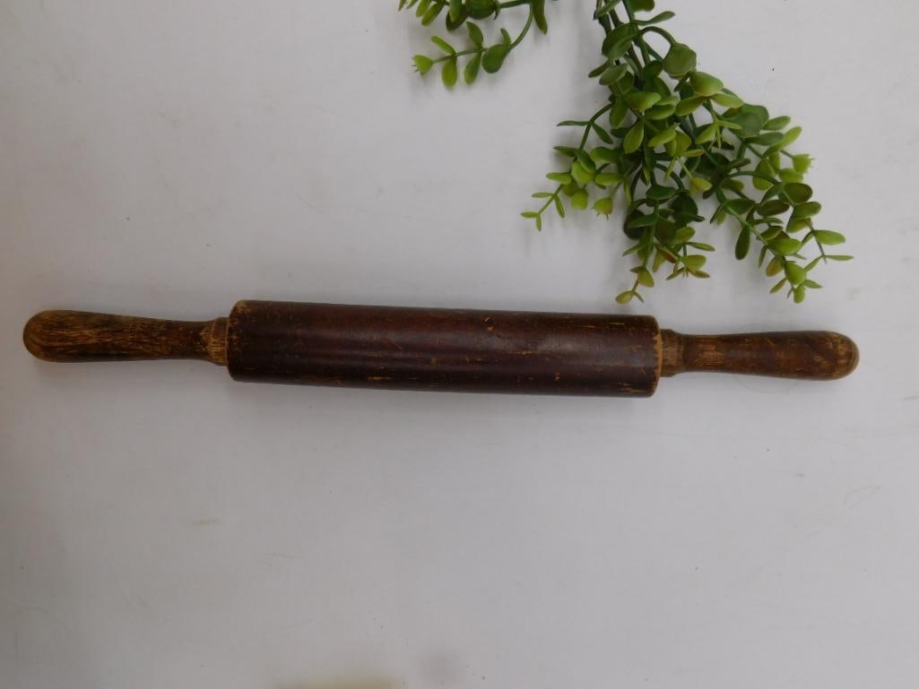 Vintage Wooden Rolling Pin With Handles: Vintage Wooden Rolling Pin With Handles