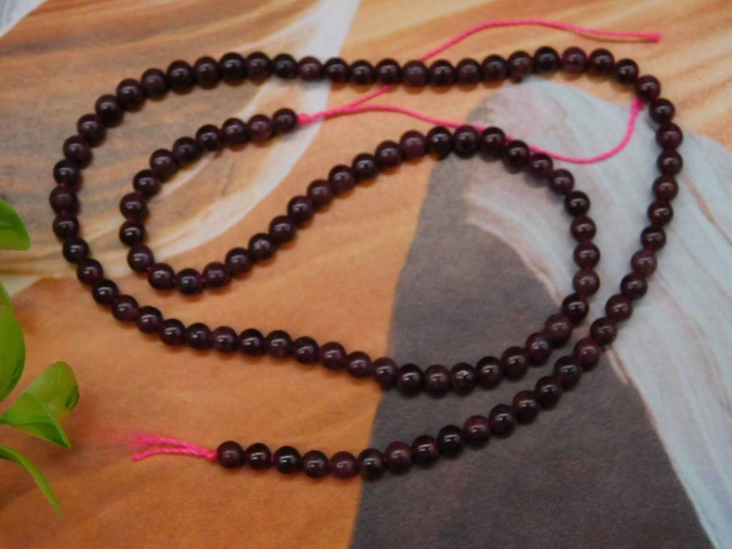 Garnet Beads ROCK STONE LAPIDARY SPECIMEN: Garnet Beads ROCK STONE LAPIDARY SPECIMEN