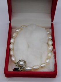 Freshwater Pearl Bracelet With Clasp in Velvet Box