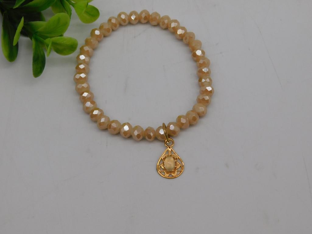 GENUINE STONE PENDANT ON SPARKLE BEAD BRACELET: GENUINE STONE PENDANT ON SPARKLE BEAD BRACELET
