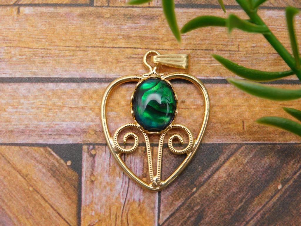 ABALONE STONE HEART PENDANT ROCK STONE LAPIDARY SPECIMEN: ABALONE STONE HEART PENDANT ROCK STONE LAPIDARY SPECIMEN