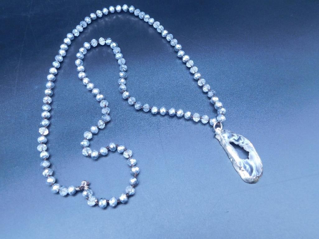 GEODE SLICE PENDANT ON SPARKLE BEAD NECKLACE VINTAGE ANTIQUE: GEODE SLICE PENDANT ON SPARKLE BEAD NECKLACE VINTAGE ANTIQUE