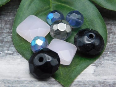MIXED BEADS