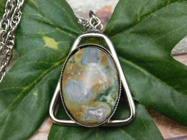 RHYOLITE PENDANT NECKLACE ROCK STONE LAPIDARY SPECIMEN