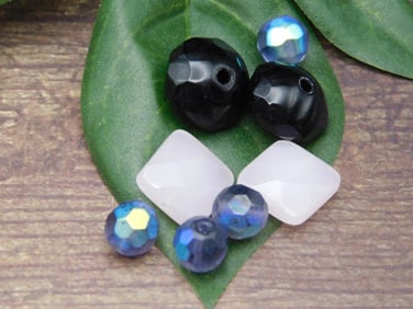 MIXED BEADS
