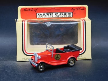 Lledo Days Gone Red Model Vintage Car with Original Box