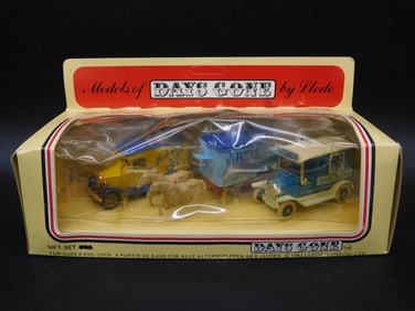 Days Gone By Models Boxed Set with Vehicles and Horses