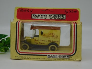 Days Gone ?2nd Illinois Miniature Toy Show? Model Van
