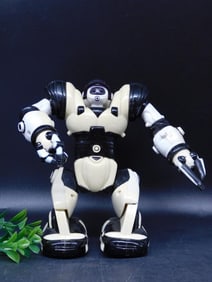 2004 WowWee Robosapien Robot Toy, Made in China