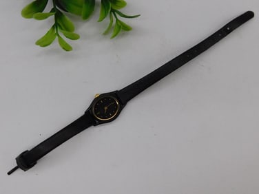 Black Leather-Band Wristwatch with Gold Accents WATCHMAKER WATCHMAKING TOOLS