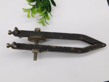 Vintage Adjustable Wing Divider Caliper with Rusted Patina WATCHMAKER WATCHMAKING TOOLS