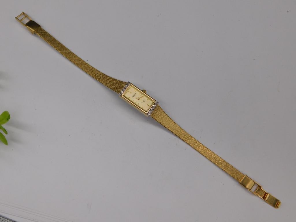 Gold-Tone Geneva Quartz Ladies Watch with Mesh Band: Gold-Tone Geneva Quartz Ladies Watch with Mesh Band