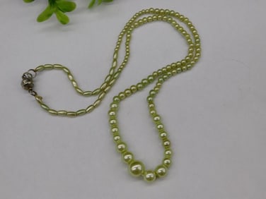 Vintage Green Beaded Necklace with Decorative Clasp