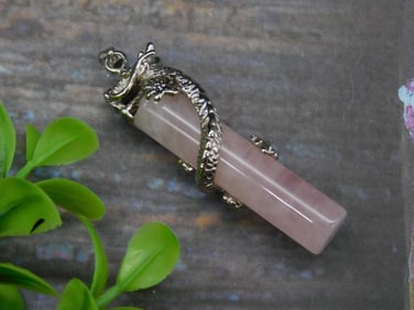 ROSE QUARTZ DRAGON PENDANT ROCK STONE LAPIDARY SPECIMEN
